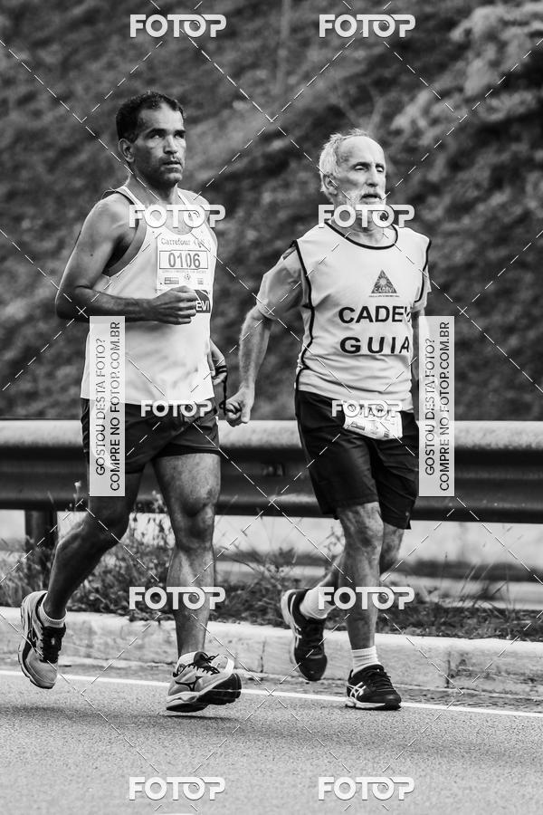 Buy your photos of the eventFotos de Corrida em Preto & Branco on Fotop