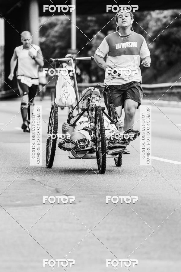 Buy your photos of the eventFotos de Corrida em Preto & Branco on Fotop