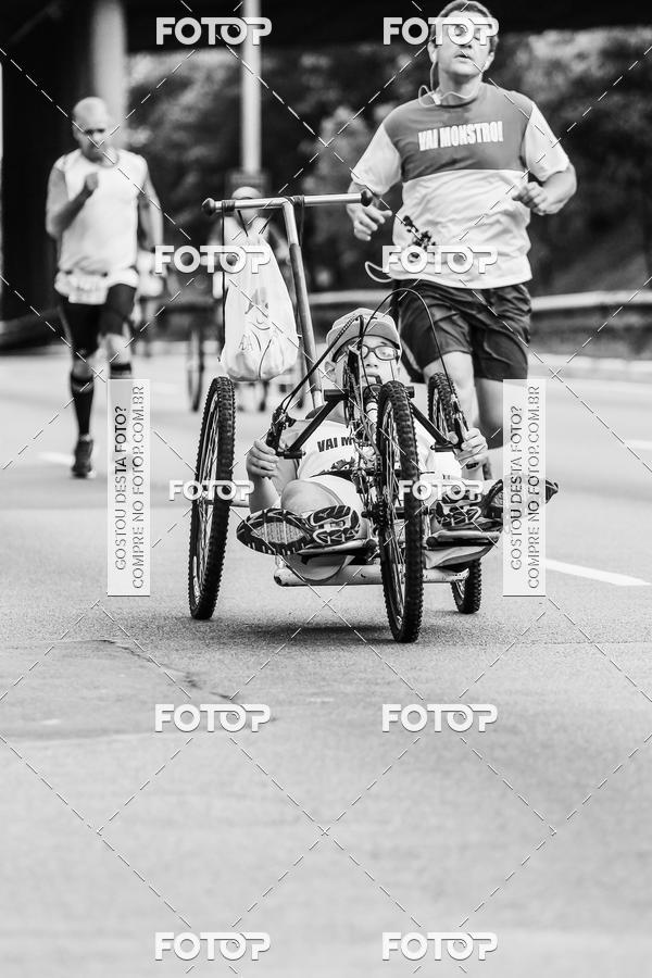 Buy your photos of the eventFotos de Corrida em Preto & Branco on Fotop