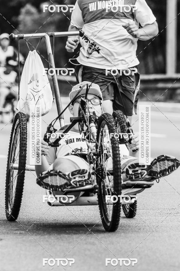 Buy your photos of the eventFotos de Corrida em Preto & Branco on Fotop