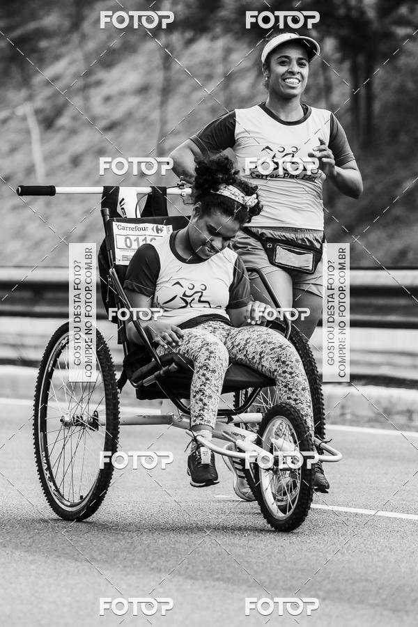 Buy your photos of the eventFotos de Corrida em Preto & Branco on Fotop