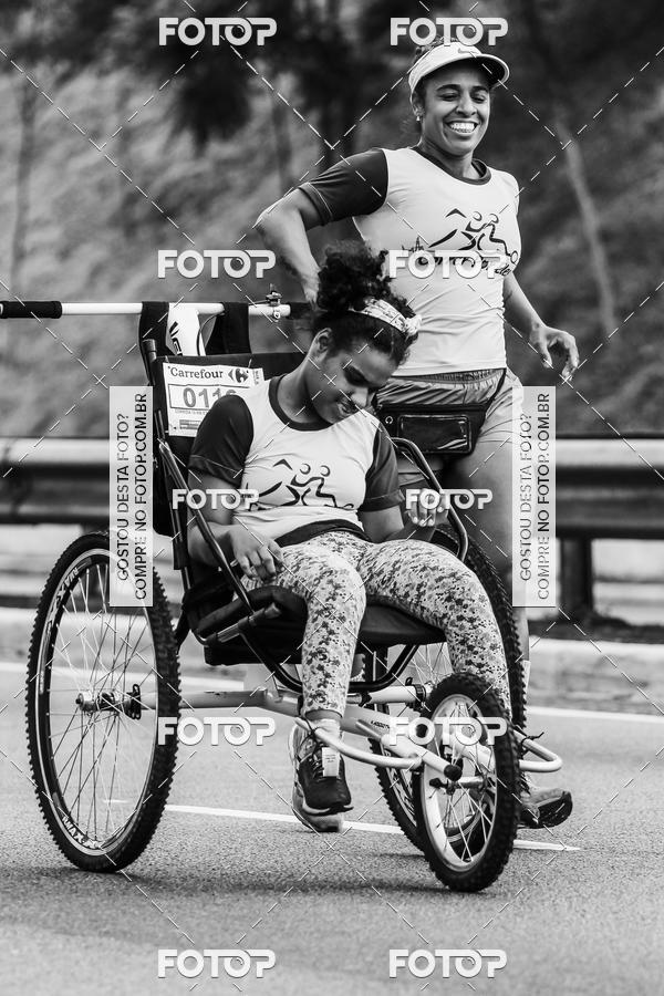 Buy your photos of the eventFotos de Corrida em Preto & Branco on Fotop