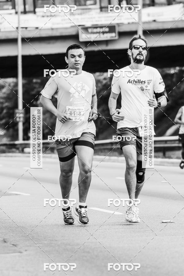 Buy your photos of the eventFotos de Corrida em Preto & Branco on Fotop