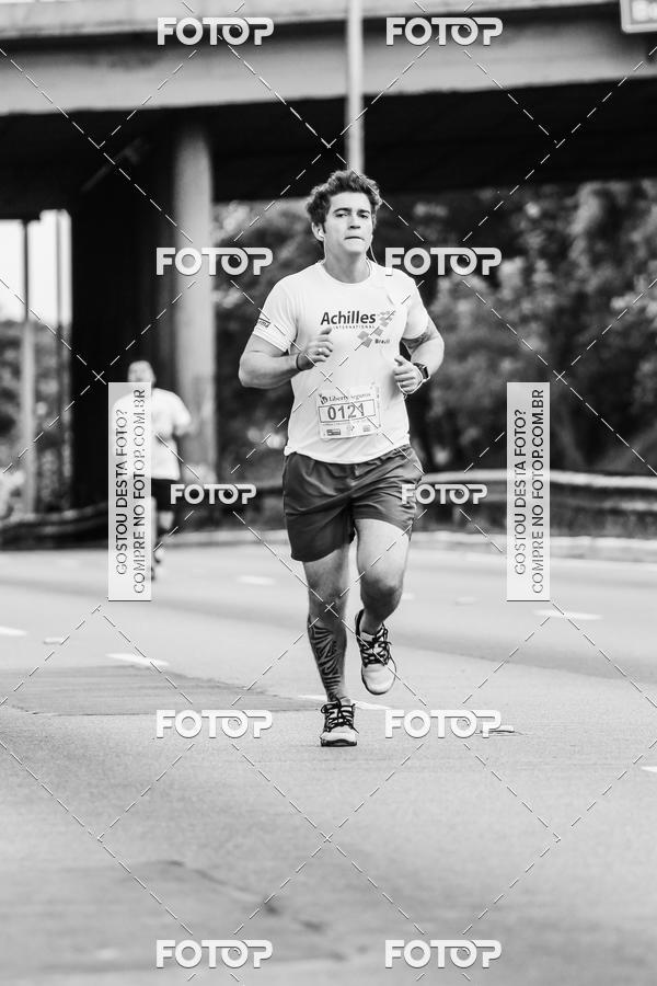 Buy your photos of the eventFotos de Corrida em Preto & Branco on Fotop