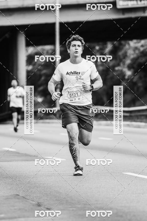 Buy your photos of the eventFotos de Corrida em Preto & Branco on Fotop