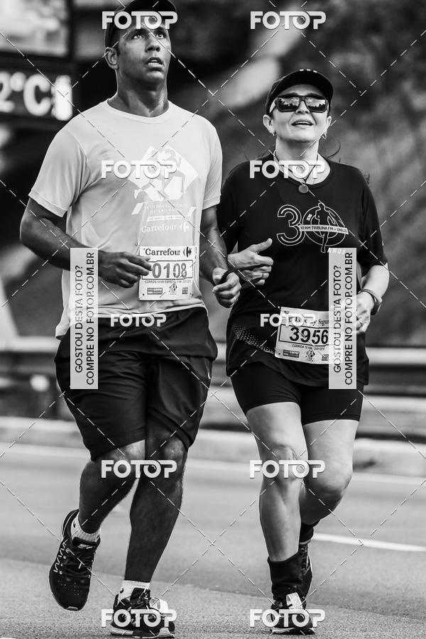 Buy your photos of the eventFotos de Corrida em Preto & Branco on Fotop