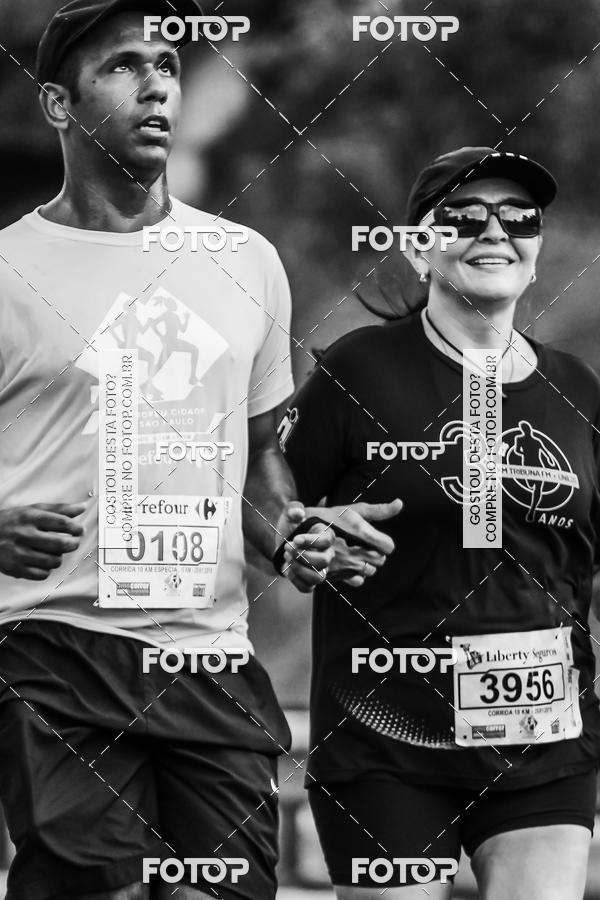 Buy your photos of the eventFotos de Corrida em Preto & Branco on Fotop