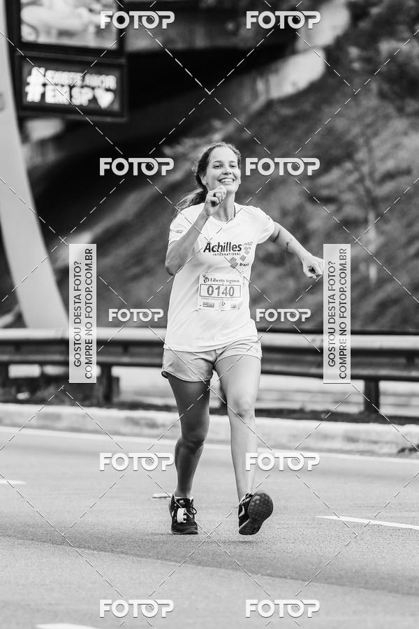 Buy your photos of the eventFotos de Corrida em Preto & Branco on Fotop