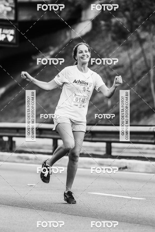 Buy your photos of the eventFotos de Corrida em Preto & Branco on Fotop