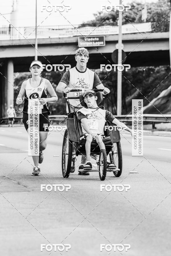 Buy your photos of the eventFotos de Corrida em Preto & Branco on Fotop