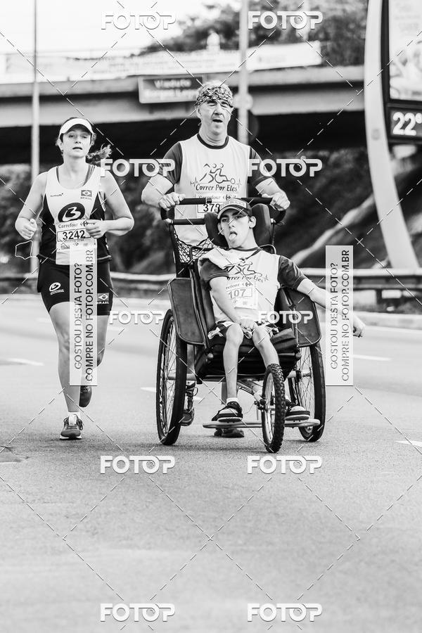 Buy your photos of the eventFotos de Corrida em Preto & Branco on Fotop