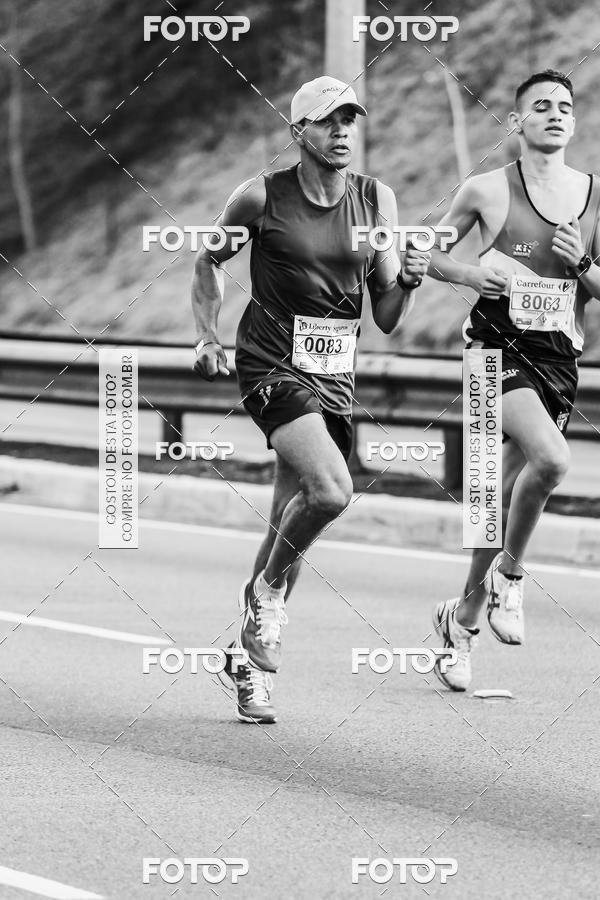 Buy your photos of the eventFotos de Corrida em Preto & Branco on Fotop