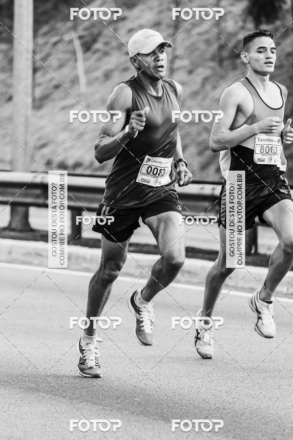 Buy your photos of the eventFotos de Corrida em Preto & Branco on Fotop