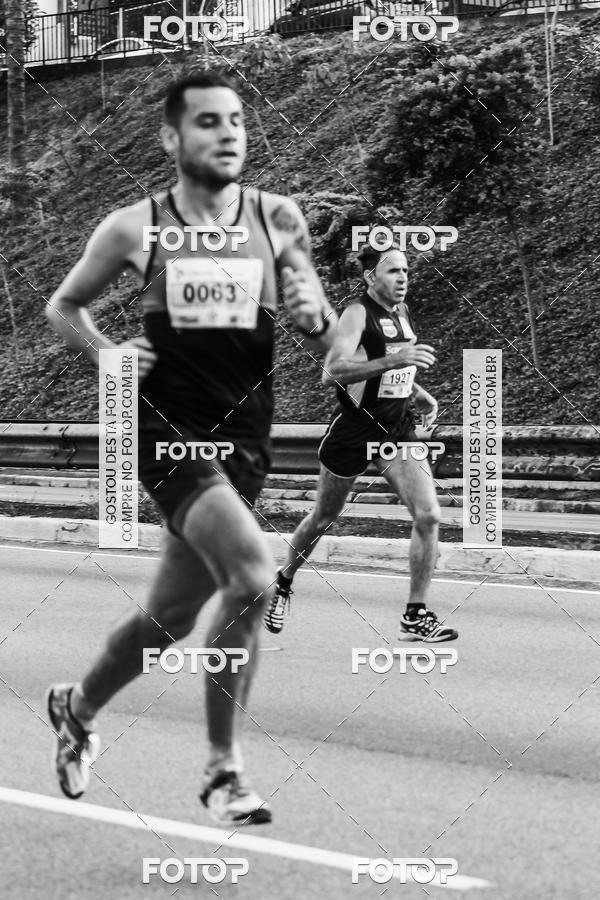 Buy your photos of the eventFotos de Corrida em Preto & Branco on Fotop