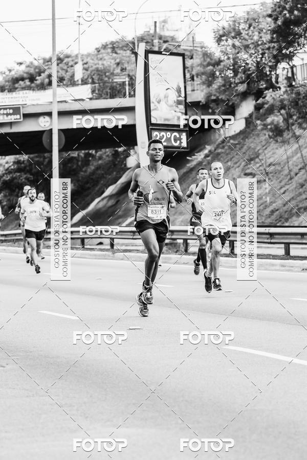 Buy your photos of the eventFotos de Corrida em Preto & Branco on Fotop