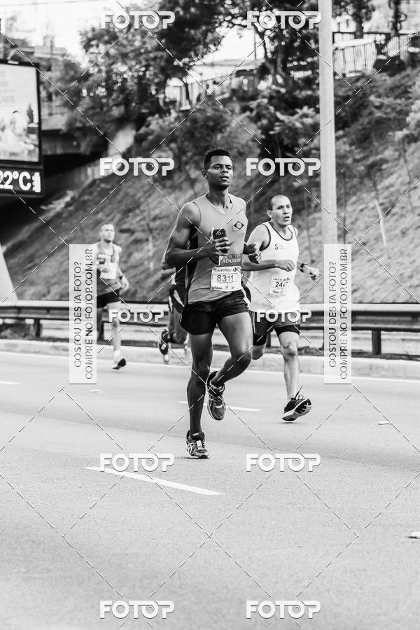 Buy your photos of the eventFotos de Corrida em Preto & Branco on Fotop