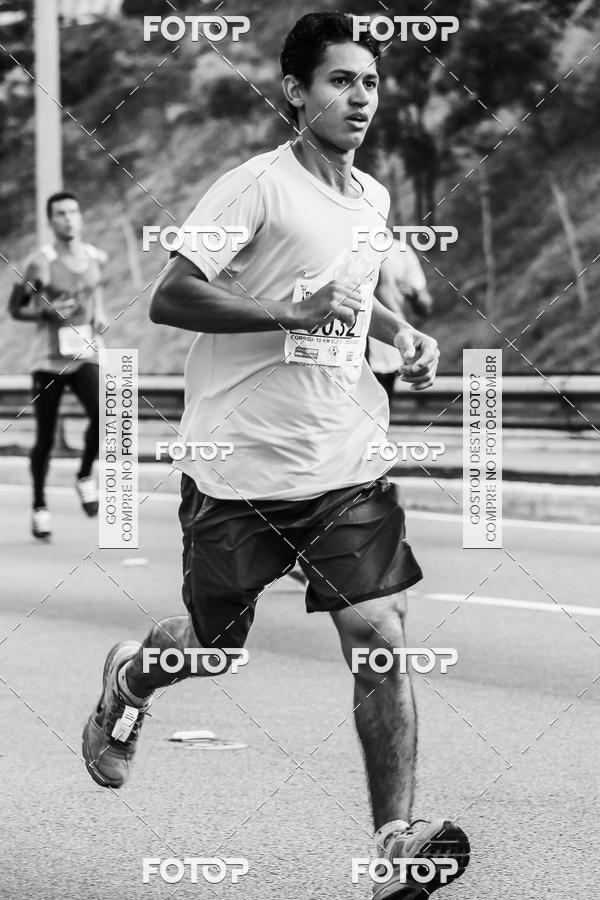 Buy your photos of the eventFotos de Corrida em Preto & Branco on Fotop