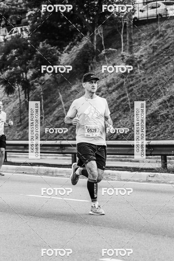 Buy your photos of the eventFotos de Corrida em Preto & Branco on Fotop