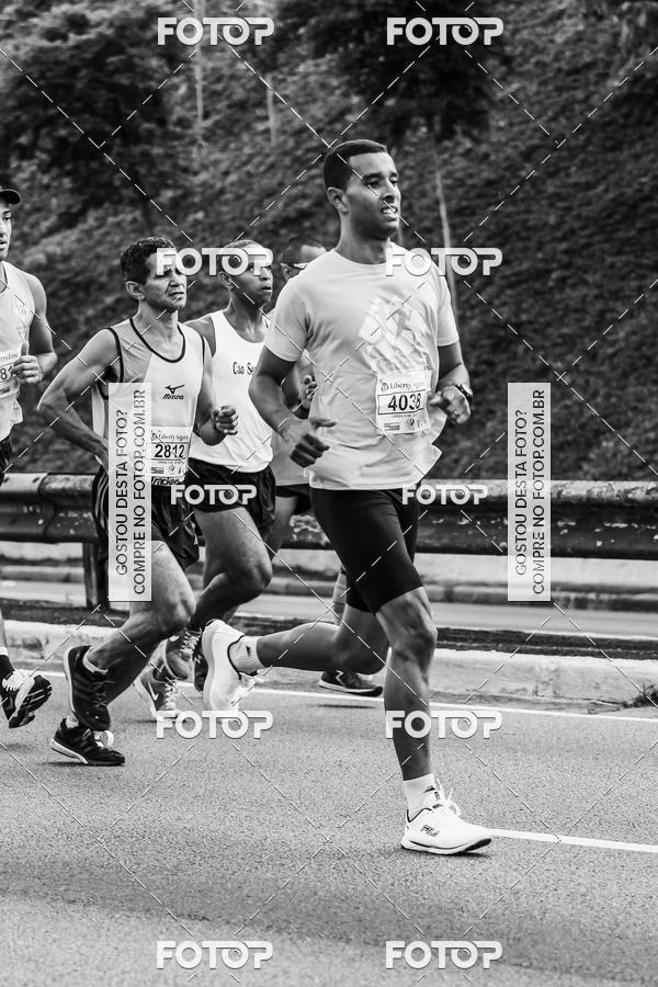 Buy your photos of the eventFotos de Corrida em Preto & Branco on Fotop