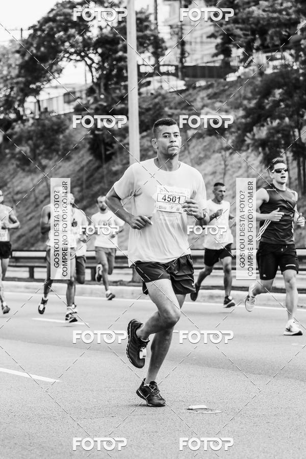 Buy your photos of the eventFotos de Corrida em Preto & Branco on Fotop