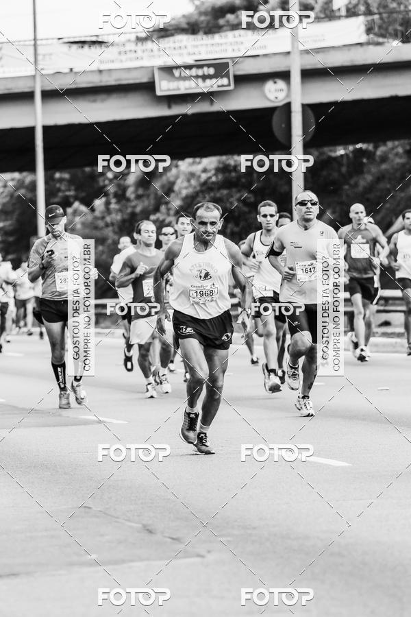 Buy your photos of the eventFotos de Corrida em Preto & Branco on Fotop
