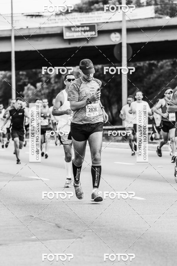Buy your photos of the eventFotos de Corrida em Preto & Branco on Fotop