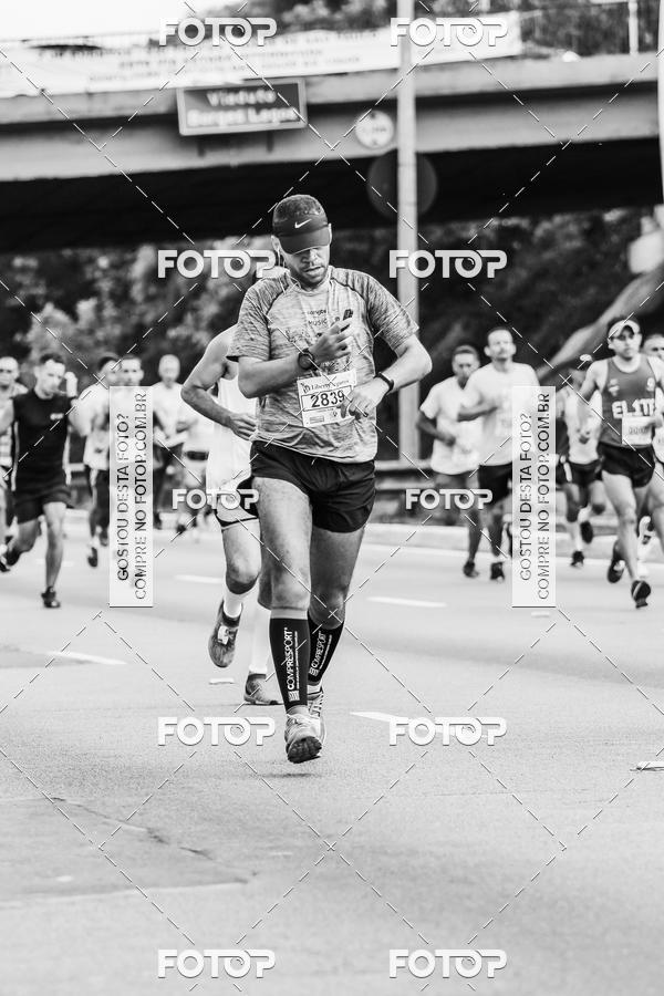 Buy your photos of the eventFotos de Corrida em Preto & Branco on Fotop