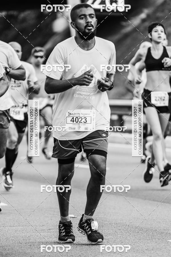 Buy your photos of the eventFotos de Corrida em Preto & Branco on Fotop