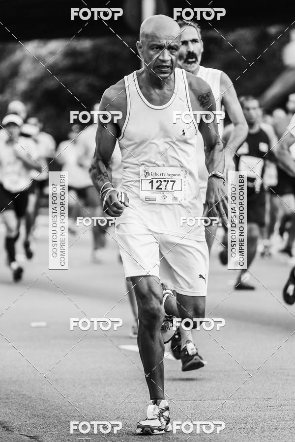Buy your photos of the eventFotos de Corrida em Preto & Branco on Fotop