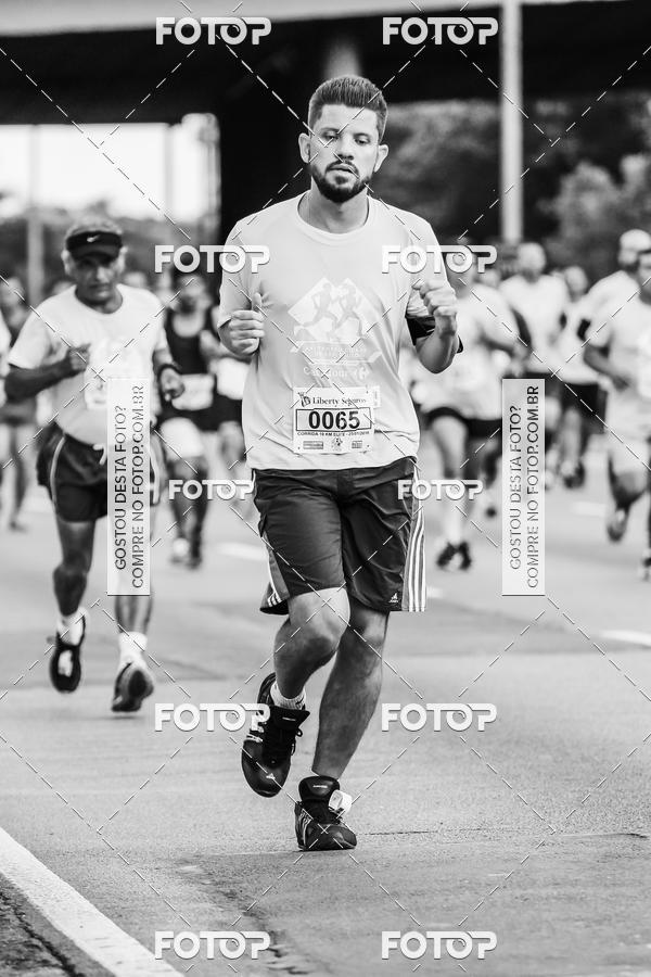 Buy your photos of the eventFotos de Corrida em Preto & Branco on Fotop