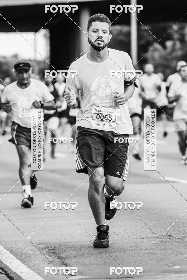 Buy your photos of the eventFotos de Corrida em Preto & Branco on Fotop