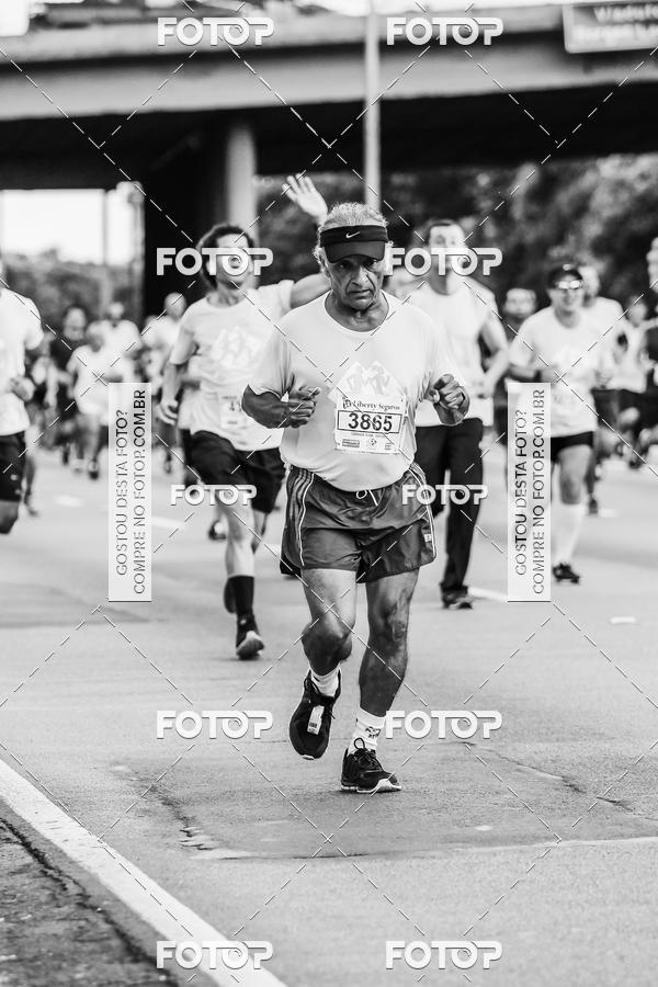 Buy your photos of the eventFotos de Corrida em Preto & Branco on Fotop