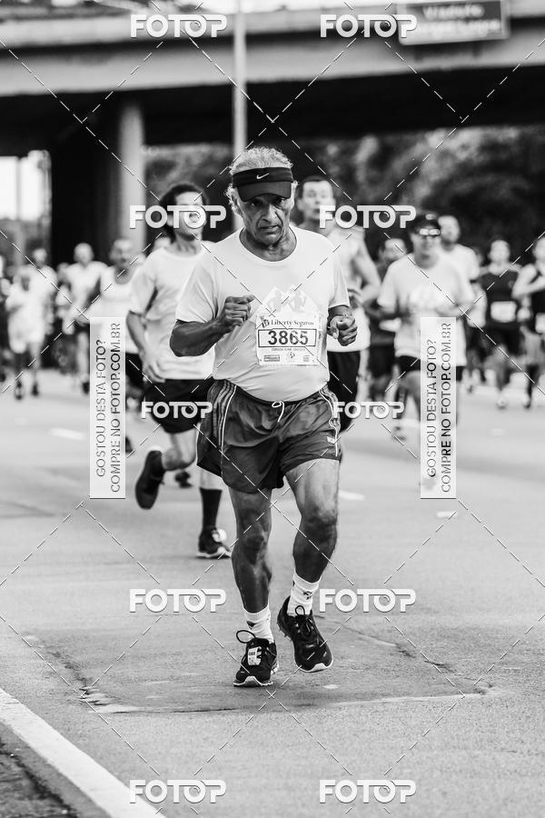 Buy your photos of the eventFotos de Corrida em Preto & Branco on Fotop