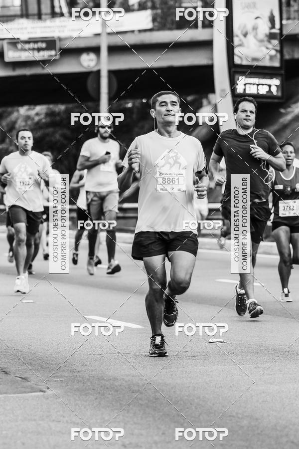 Buy your photos of the eventFotos de Corrida em Preto & Branco on Fotop