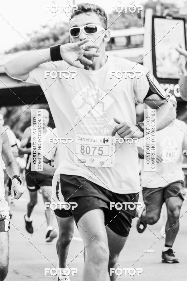 Buy your photos of the eventFotos de Corrida em Preto & Branco on Fotop