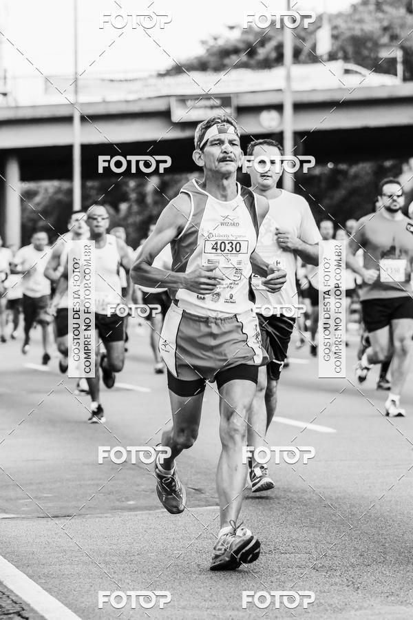 Buy your photos of the eventFotos de Corrida em Preto & Branco on Fotop