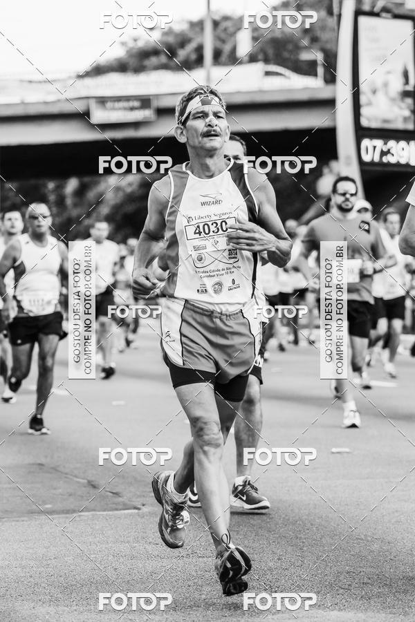 Buy your photos of the eventFotos de Corrida em Preto & Branco on Fotop
