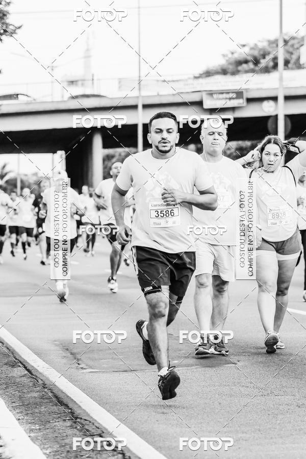 Buy your photos of the eventFotos de Corrida em Preto & Branco on Fotop