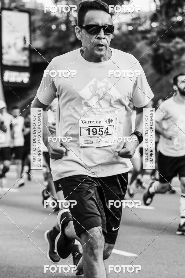 Buy your photos of the eventFotos de Corrida em Preto & Branco on Fotop