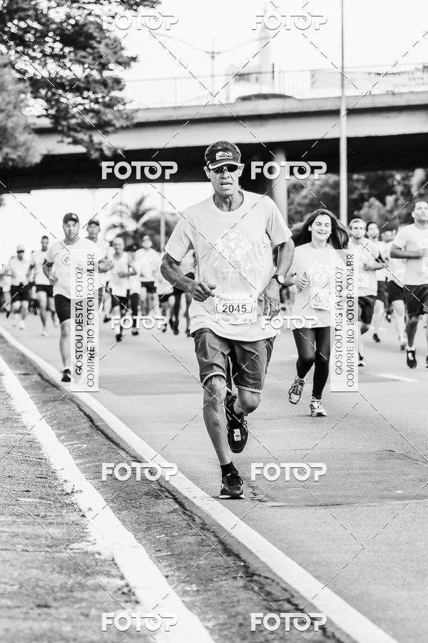Buy your photos of the eventFotos de Corrida em Preto & Branco on Fotop