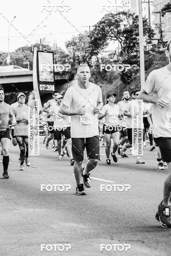Buy your photos of the eventFotos de Corrida em Preto & Branco on Fotop