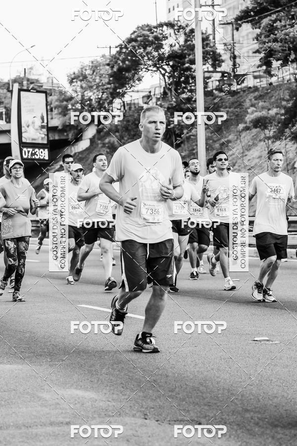 Buy your photos of the eventFotos de Corrida em Preto & Branco on Fotop