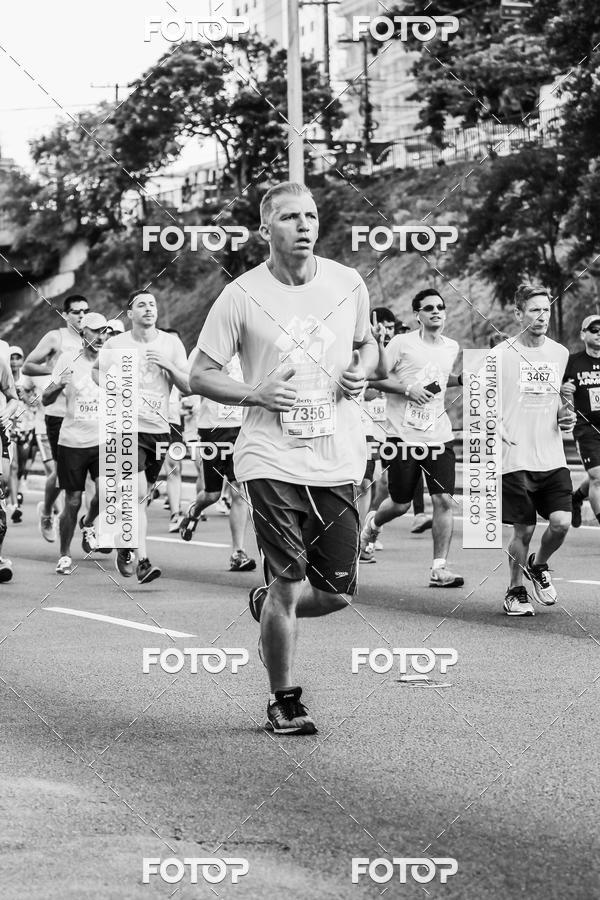 Buy your photos of the eventFotos de Corrida em Preto & Branco on Fotop