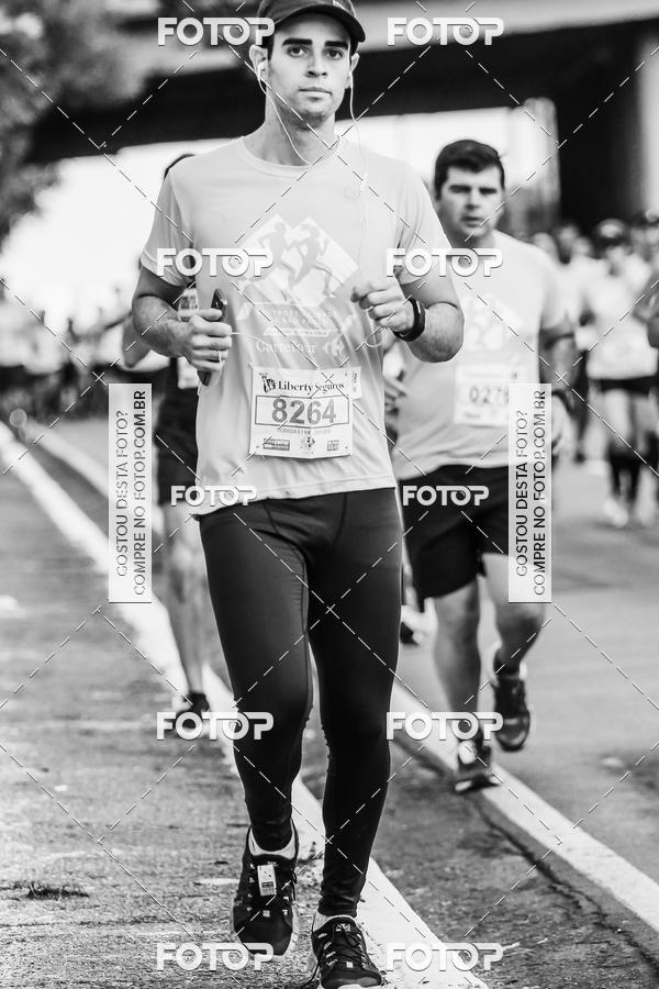 Buy your photos of the eventFotos de Corrida em Preto & Branco on Fotop