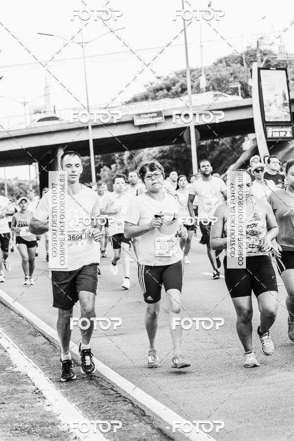 Buy your photos of the eventFotos de Corrida em Preto & Branco on Fotop