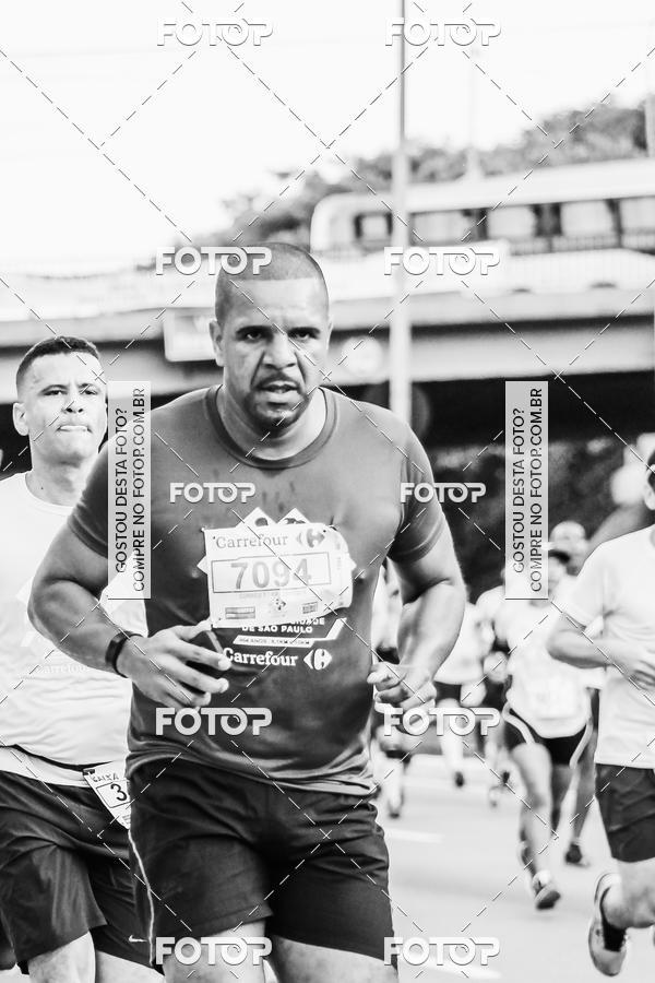 Buy your photos of the eventFotos de Corrida em Preto & Branco on Fotop