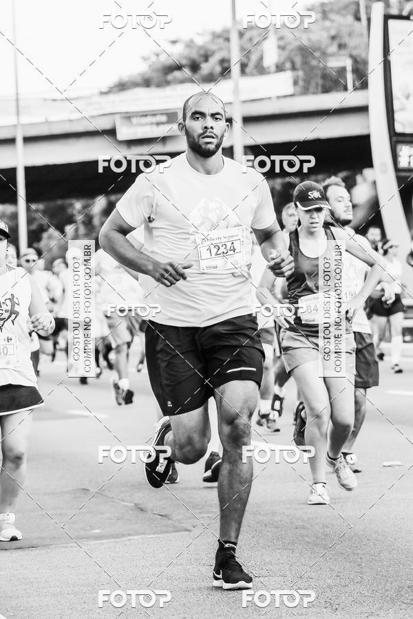 Buy your photos of the eventFotos de Corrida em Preto & Branco on Fotop