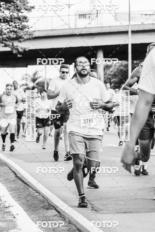 Buy your photos of the eventFotos de Corrida em Preto & Branco on Fotop