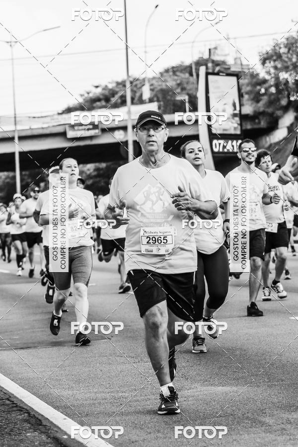 Buy your photos of the eventFotos de Corrida em Preto & Branco on Fotop