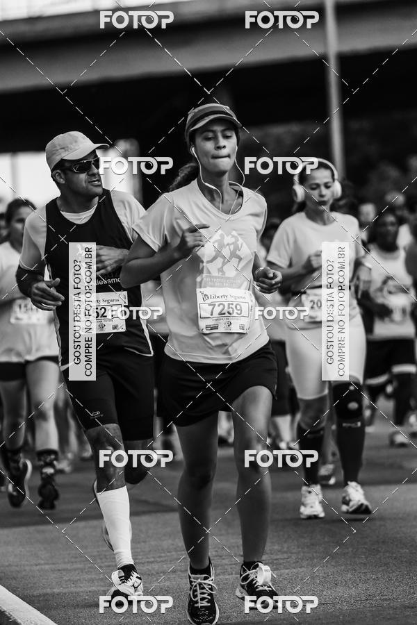 Buy your photos of the eventFotos de Corrida em Preto & Branco on Fotop